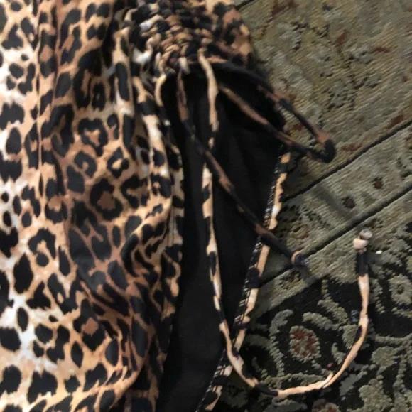 Boohoo leopard swimsuit or bodysuit - Picture 3 of 8